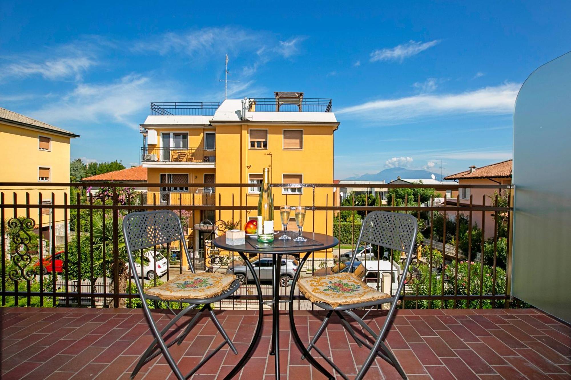 Villa Mimosa - Appartamento 2 - Happy Rentals Ντεζεντσάνο ντελ Γκάρντα Εξωτερικό φωτογραφία