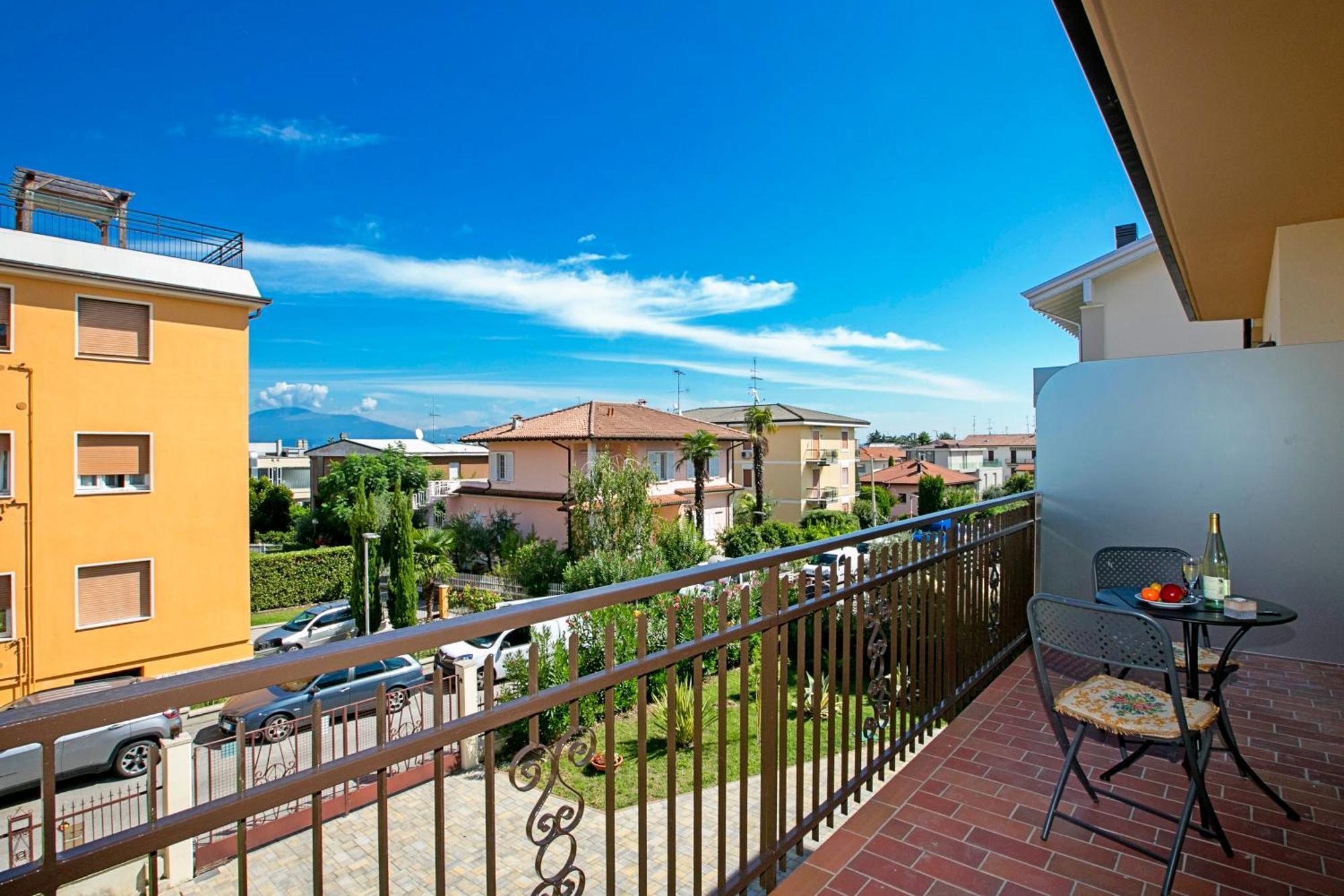 Villa Mimosa - Appartamento 2 - Happy Rentals Ντεζεντσάνο ντελ Γκάρντα Εξωτερικό φωτογραφία