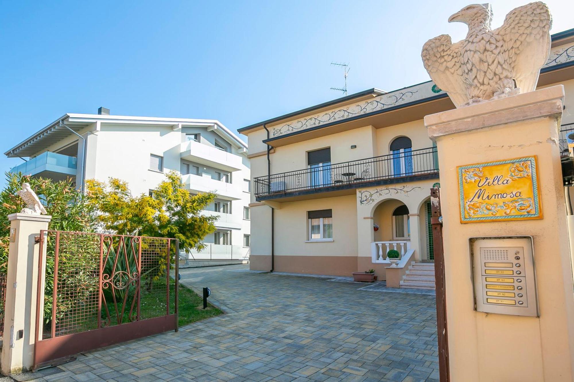 Villa Mimosa - Appartamento 2 - Happy Rentals Ντεζεντσάνο ντελ Γκάρντα Εξωτερικό φωτογραφία