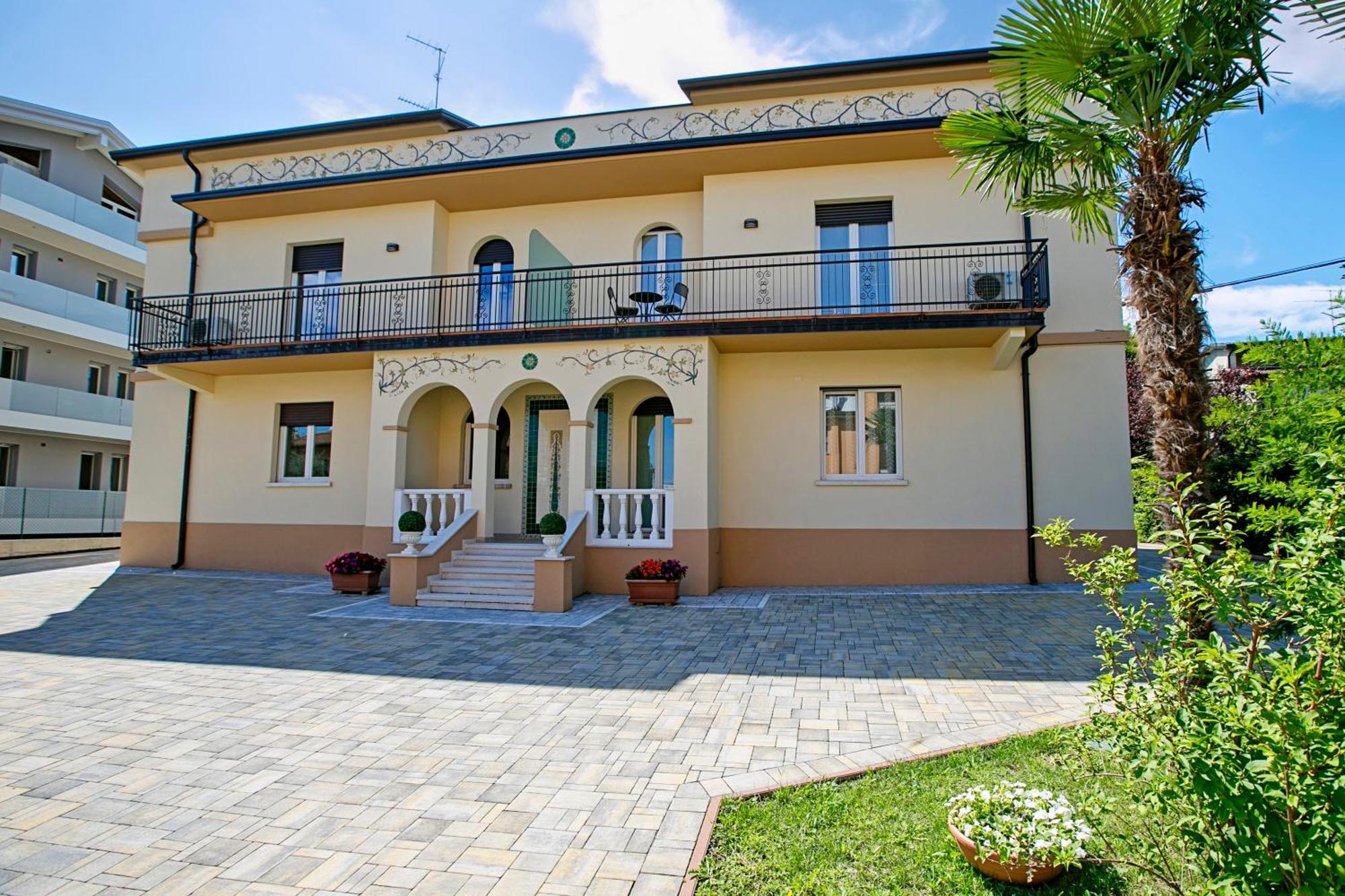 Villa Mimosa - Appartamento 2 - Happy Rentals Ντεζεντσάνο ντελ Γκάρντα Εξωτερικό φωτογραφία