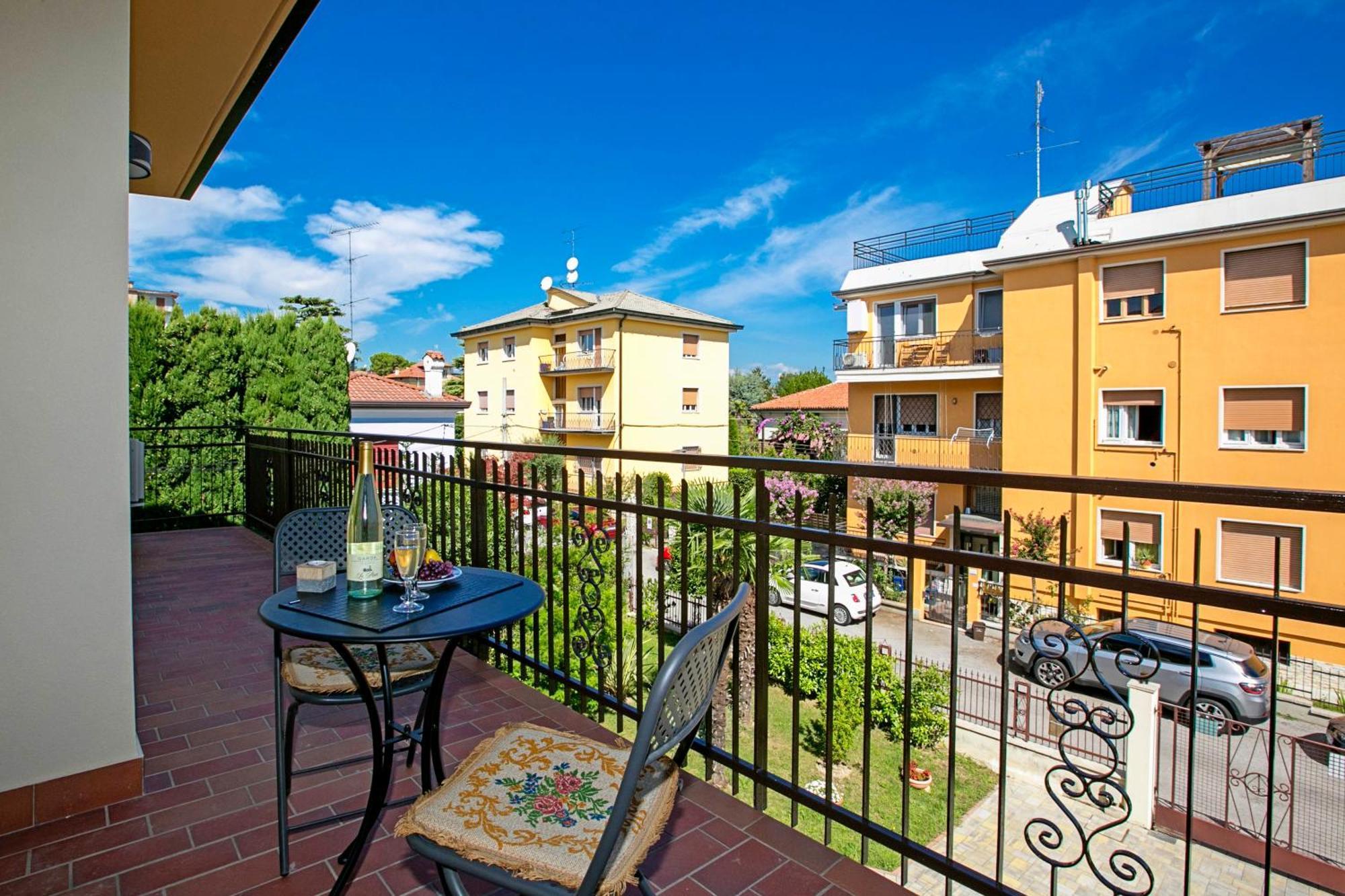 Villa Mimosa - Appartamento 2 - Happy Rentals Ντεζεντσάνο ντελ Γκάρντα Εξωτερικό φωτογραφία