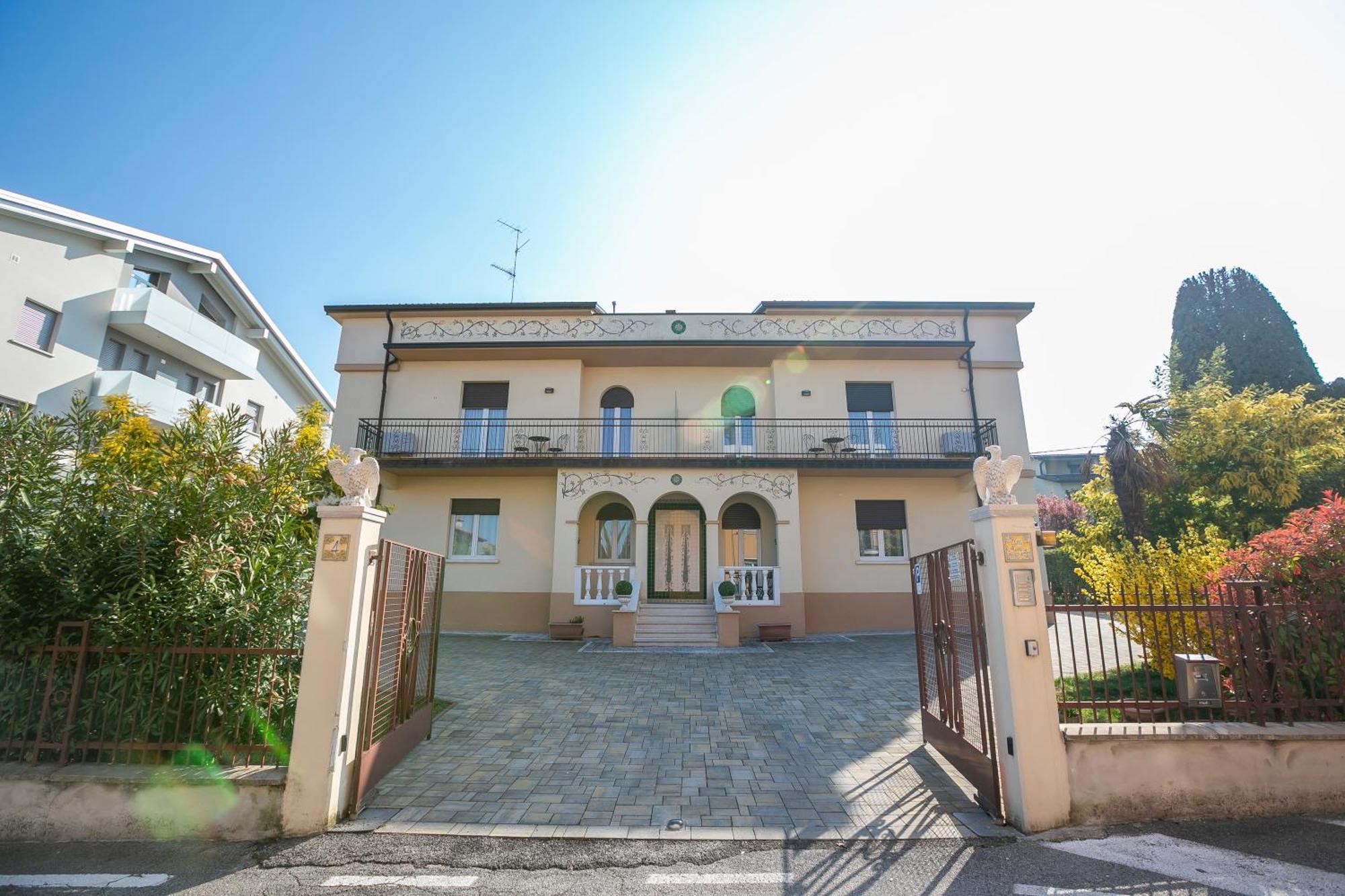 Villa Mimosa - Appartamento 2 - Happy Rentals Ντεζεντσάνο ντελ Γκάρντα Εξωτερικό φωτογραφία